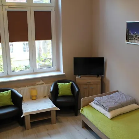 Albergue Szkolne Schronisko Mlodziezowe *