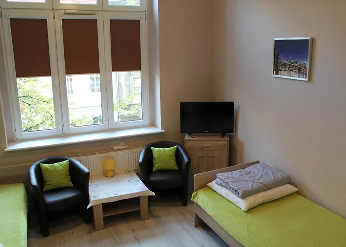 Albergue Szkolne Schronisko Mlodziezowe *